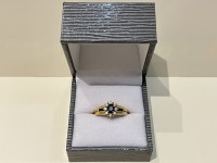 Bague or 750 et saphirs