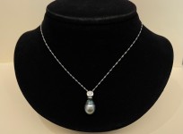 Collier or 750 perle de tahiti & diamants 