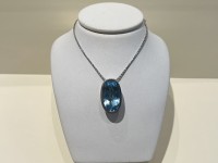 Collier or blanc 750