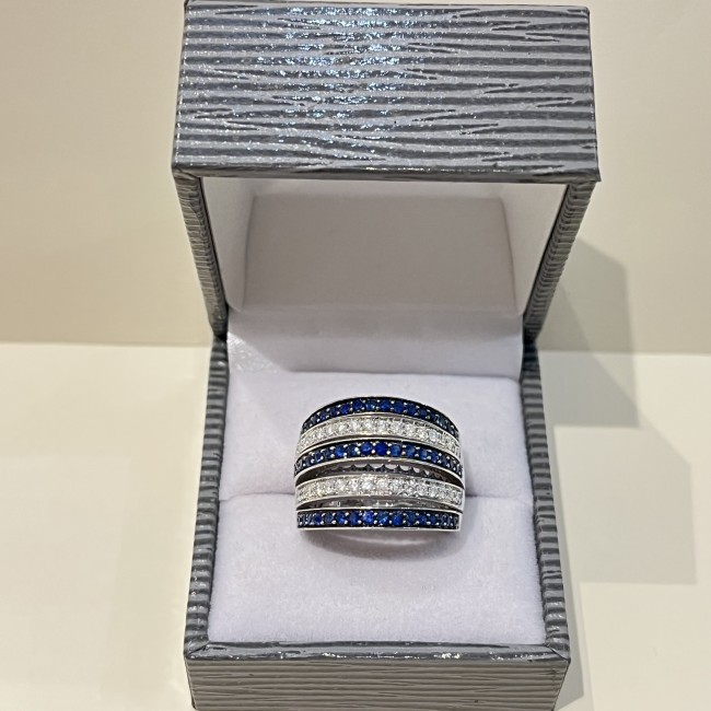 Bague or 750 et saphirs 