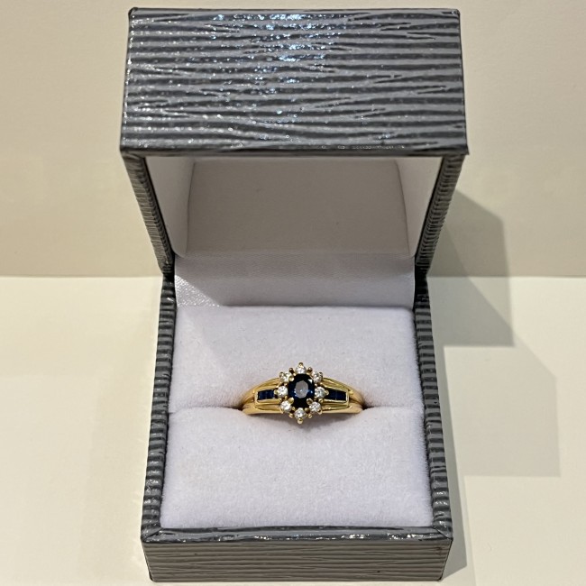 Bague or 750 et saphirs