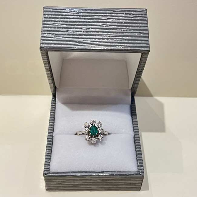 Bague or blanc 750 émeraudes & diamants 