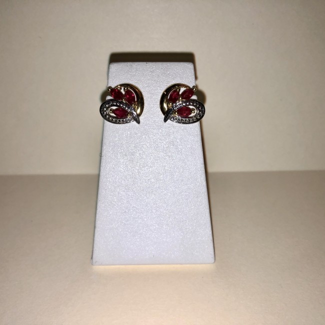 Boucles d'oreille or 750 et rubis