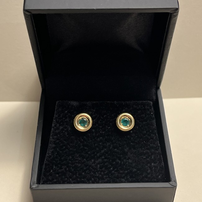 Boucles d'oreilles or 750 ronde emeraudes