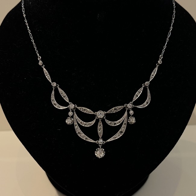Collier ancien platine 850