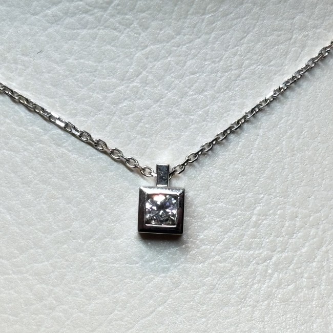 Collier carré Diamants, or 750